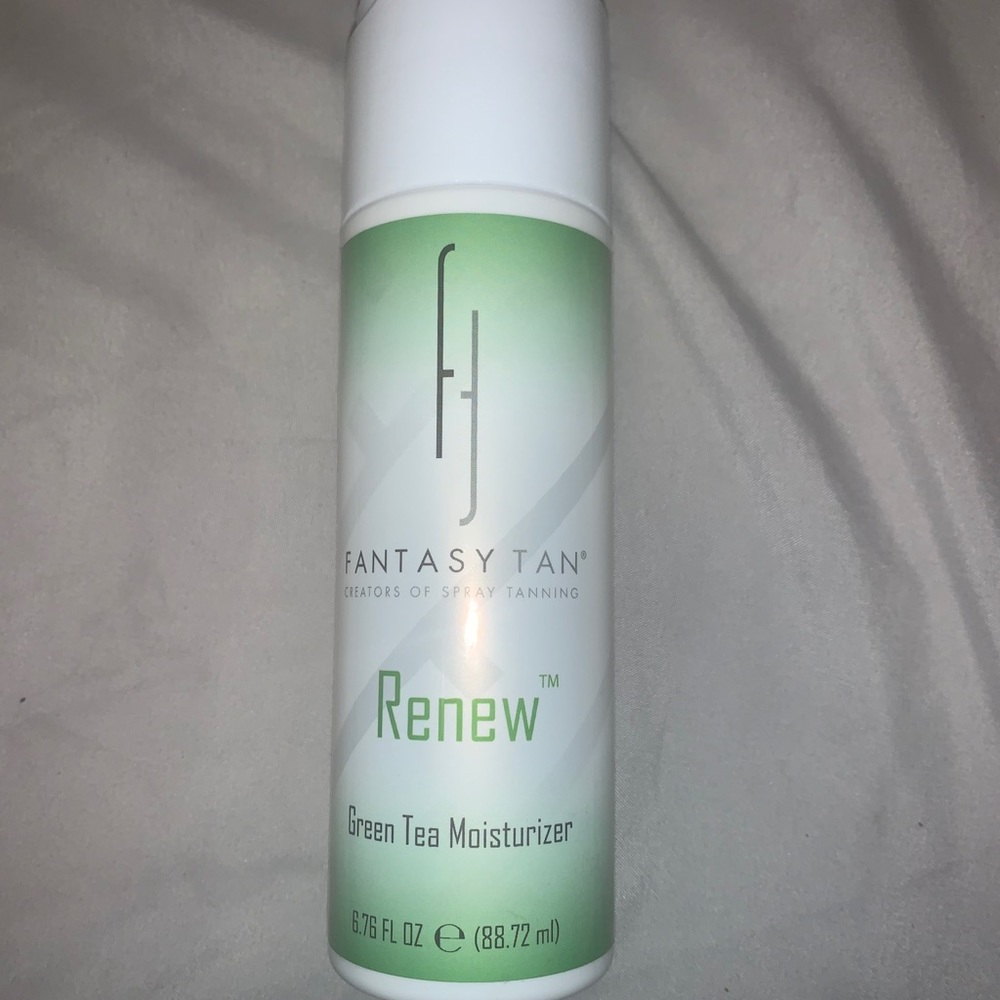 Fantasy tan moisturizer
